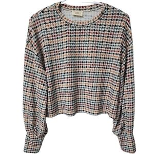 If She Loves long sleeve crop top shirt